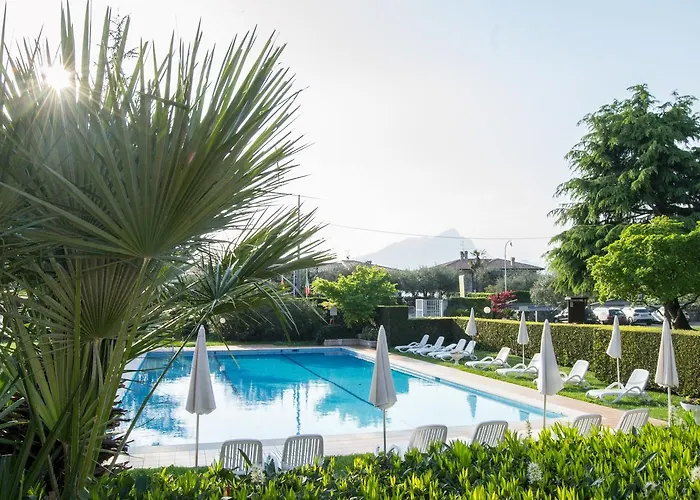 Apartmanhotel Liana Albisano 3*