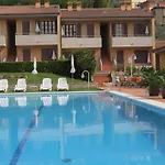 Liana Albisano 3*